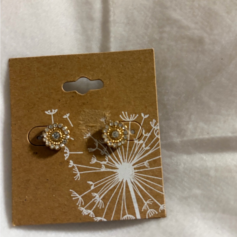 Chic Gold and White Floral Earrings
